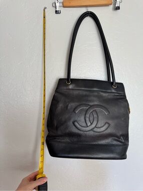 CHANEL 1990 Vintage Black Quilted Caviar Leather CC Logo Shoulder Tote